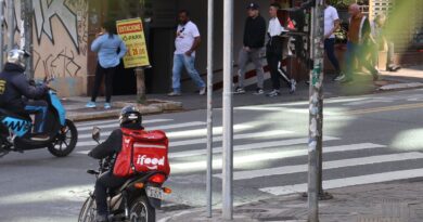 Fachin adia por 30 dias votação de vínculo entre motoristas e apps