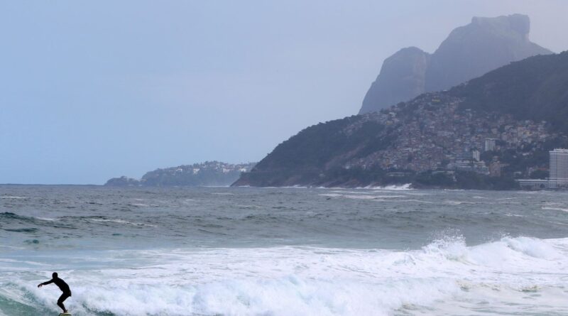 Fim de semana no Rio terá mar de ressaca e frente fria