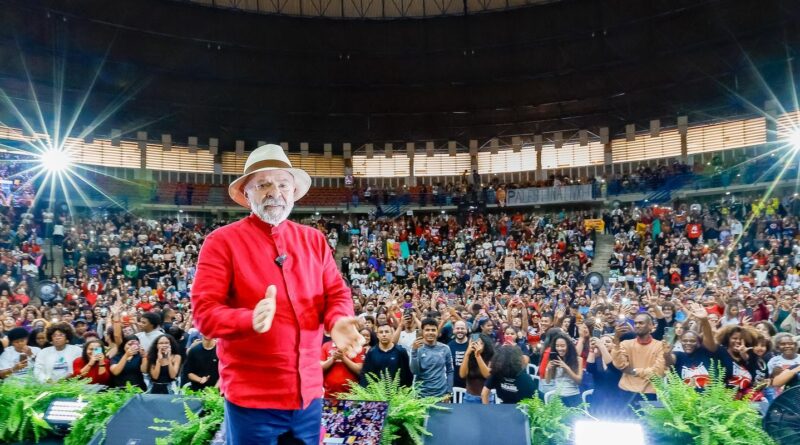 Governo anuncia edital para investir R$ 108 mi em cursinhos populares