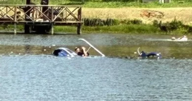 Helicóptero cai em pesqueiro em São Roque (SP) Foto: Reprodução/São Roque Notícias