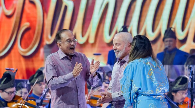 Lula completa 80 anos e se torna o primeiro octogenário no cargo