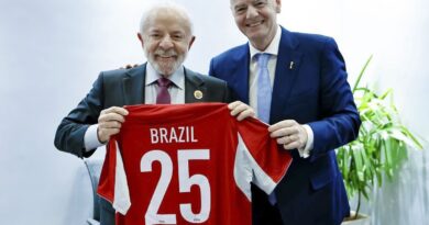 Lula convida presidente da Fifa para conhecer Universidade do Esporte