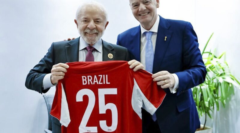Lula convida presidente da Fifa para conhecer Universidade do Esporte