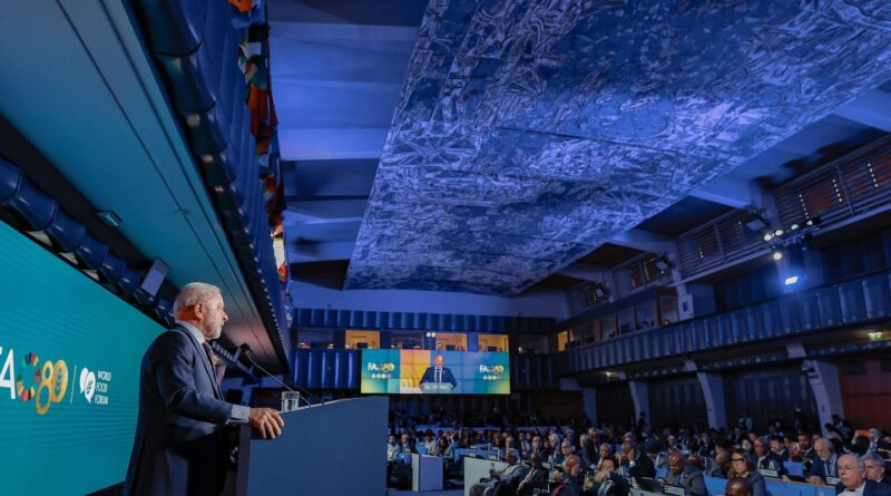 Lula diz que fome não é problema econômico, mas político