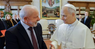 Lula se reúne com papa Leão XIV, pela primeira vez, no Vaticano