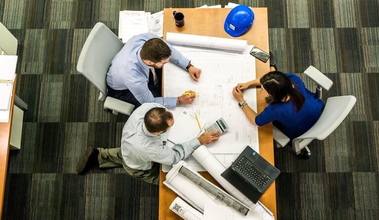 Mercado de trabalho brasileiro enfrenta cenário preocupante, aponta estudo