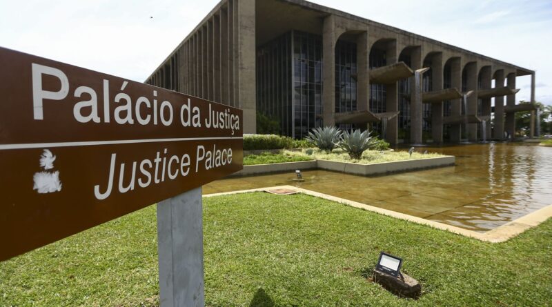 Ministério diz ao STF que já tomou medidas para intimar Figueiredo