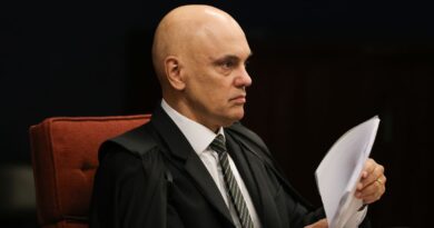 Moraes destitui advogados de dois réus do Núcleo 2 da trama golpista