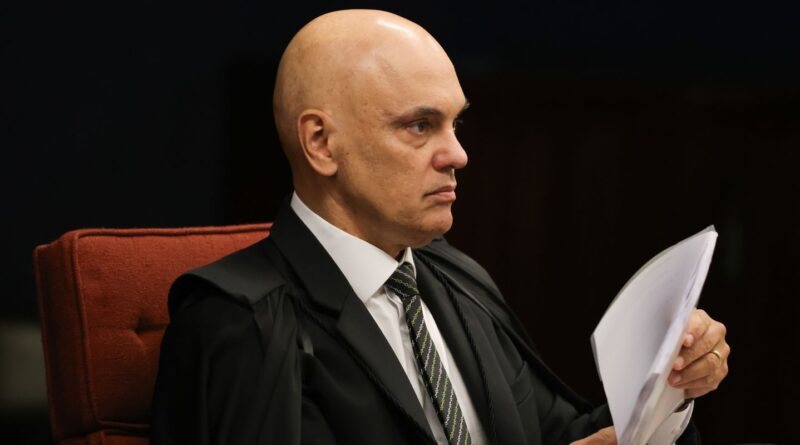 Moraes destitui advogados de dois réus do Núcleo 2 da trama golpista