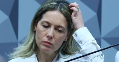 Mulher de ex-procurador-geral do INSS fica em silêncio na CPMI