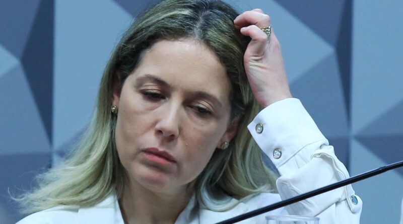 Mulher de ex-procurador-geral do INSS fica em silêncio na CPMI
