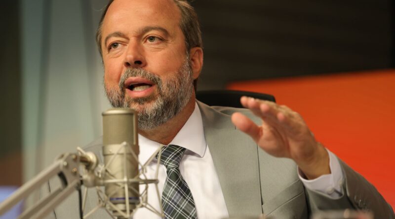 Não foi falta de energia, mas problema técnico, diz ministro Silveira