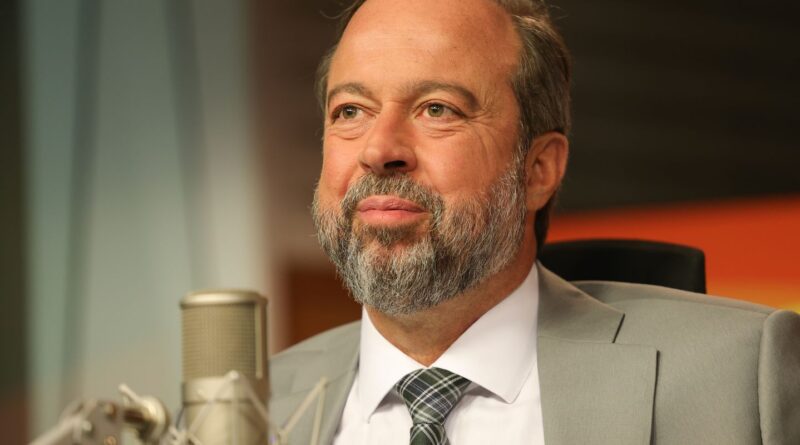 Não precisaremos do horário de verão neste ano, diz Alexandre Silveira