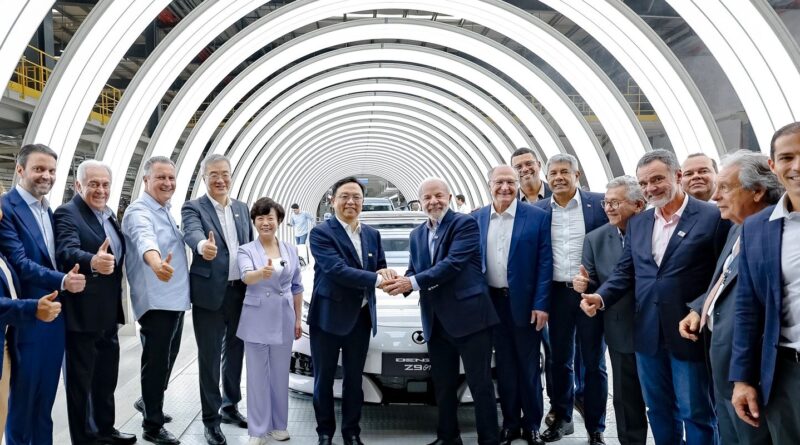 Nova fábrica de carros elétricos mostra confiança no Brasil, diz Lula