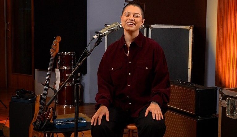 “O Novo Sempre Vem” recebe a cantora, compositora e instrumentista Ina Arruda nesta terça-feira (14)