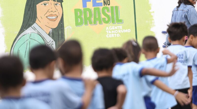 PNE: relatório sugere investimento de 7,5% do PIB para educação