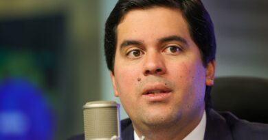 Partidos punem ministros do Esporte e Turismo por desobediência