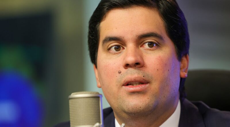 Partidos punem ministros do Esporte e Turismo por desobediência