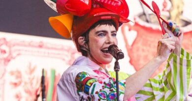 "Partimpim" fala com crianças apesar de não ser infantil, diz Adriana Calcanhotto