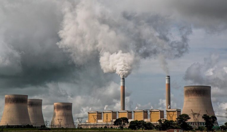 Poluição por combustíveis fósseis gerou um impacto econômico no Brasil em mais de R$ 90 bilhões, diz estudo