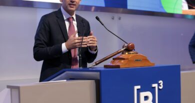 Porto de São Sebastião será leiloado até abril de 2026, diz ministro