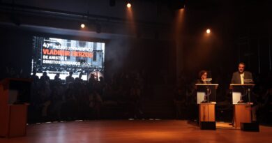 Prêmio Vladimir Herzog de Jornalismo celebra defesa da democracia