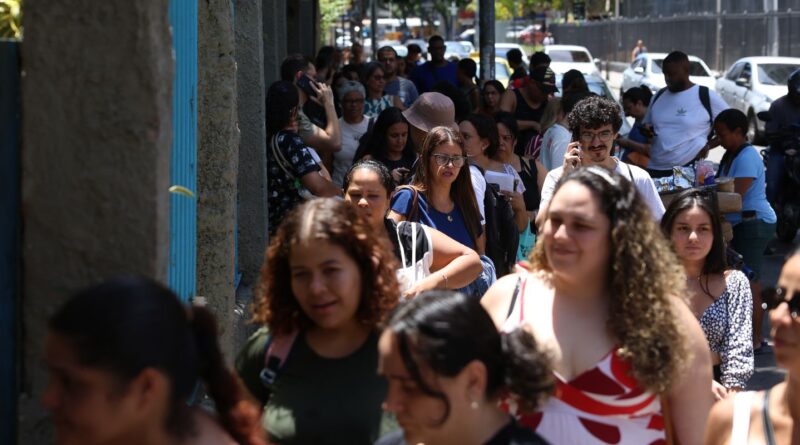 Professores fazem a primeira edição da Prova Nacional Docente