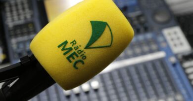 Rádio MEC estreia temporada de crônicas de Ruy Castro e Heloisa Seixas