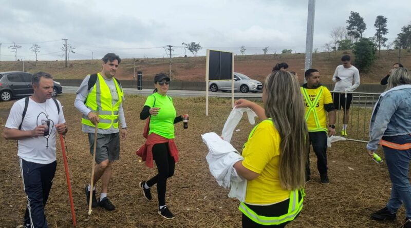 Romeiros que vão a Aparecida usam tendas de apoio em rodovias de SP