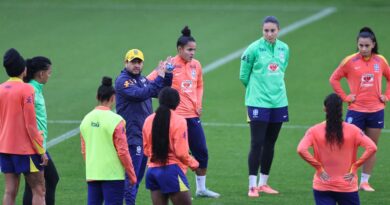 Seleção feminina realiza primeiro treino para amistosos na Europa