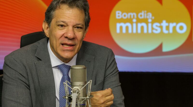 Tarifaço prejudicou mais que beneficiou população dos EUA, diz Haddad