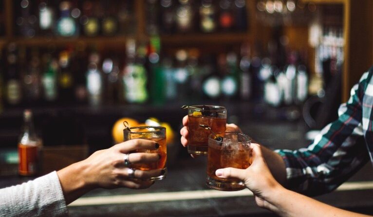 Tecnologia identifica cheiros imperceptíveis ao olfato humano e alerta para bebidas perigosas