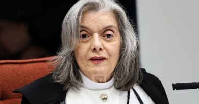Todos sabem minha posição sobre mulheres no STF, diz Carmén Lúcia