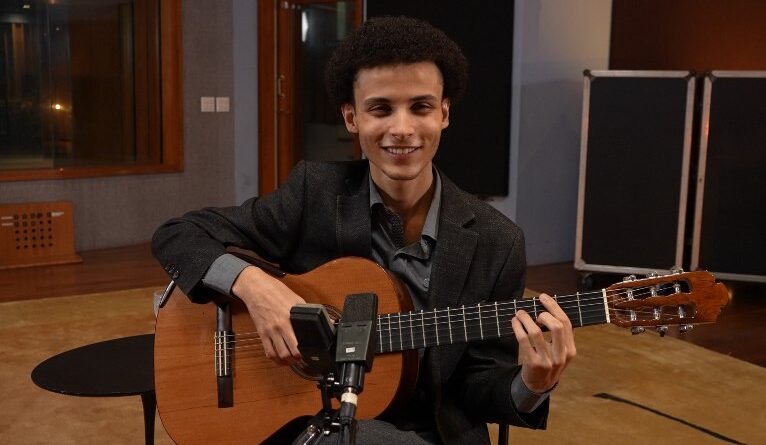 Will Santt, jovem voz da nova bossa nova, se apresenta em O Novo Sempre Vem, na TV Cultura