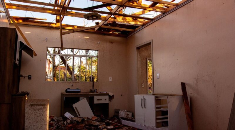 Após tornado, Rio Bonito do Iguaçu começa trabalhos de reconstrução