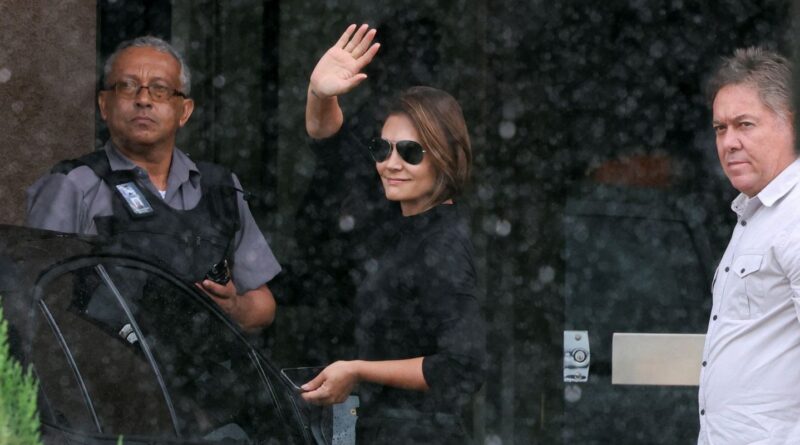 Bolsonaro recebe a ex-primeira-dama Michelle na PF