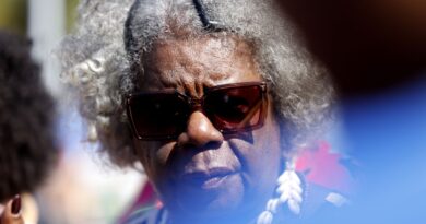 "Cada passo, cada pé, reivindica o direito à vida", diz escritora