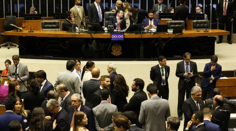 Câmara aprova ampliação gradual da licença-paternidade