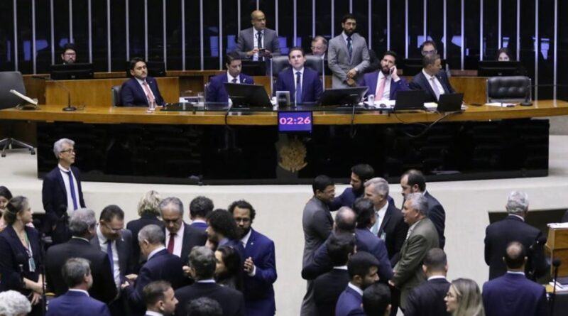 Câmara aprova texto-base do projeto de lei antifacção