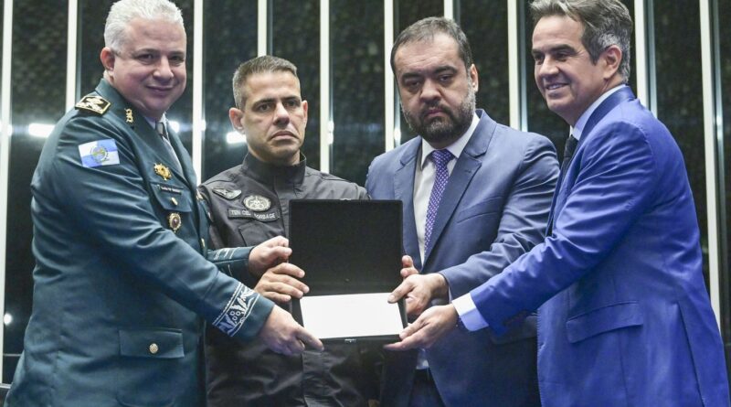 Congresso homenageia policiais mortos durante a Operação Contenção