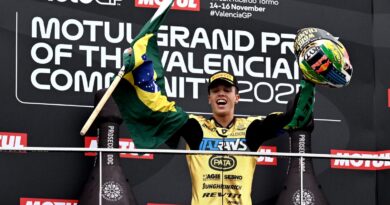 Diogo Moreira conquista Campeonato Mundial de Moto2