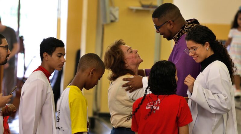 Em igreja na Penha, fiéis rezam por paz e proteção em semana de horror