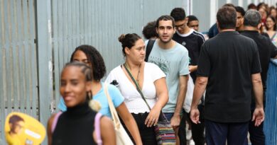 Enem 2025: cerca de 70% dos inscritos fizeram segunda dia de provas