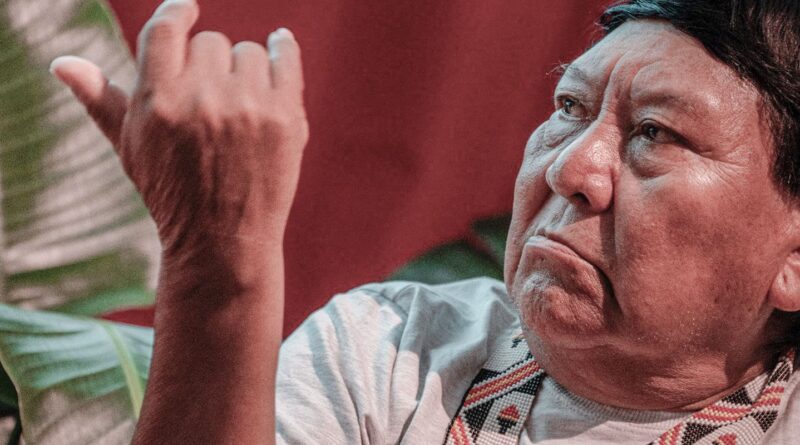 “Enquanto estivermos aqui o céu não cairá”, diz escritor yanomami