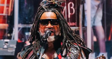 Especial da Rádio Nacional revisita carreira de Carlinhos Brown