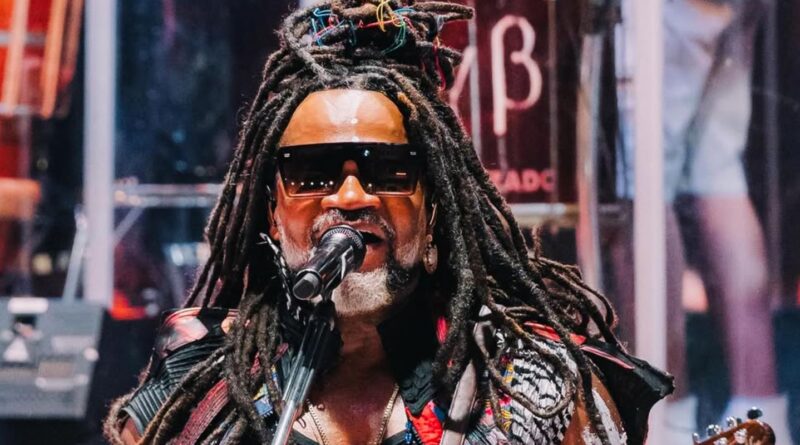 Especial da Rádio Nacional revisita carreira de Carlinhos Brown