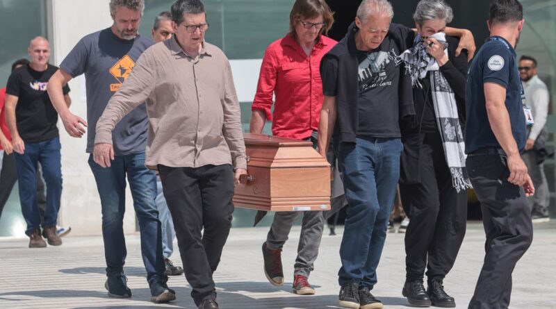 Familiares, amigos e políticos se despedem de Paulo Frateschi na Alesp