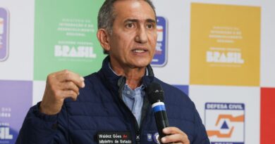 Governo anuncia envio de equipes para região destruída por ciclone