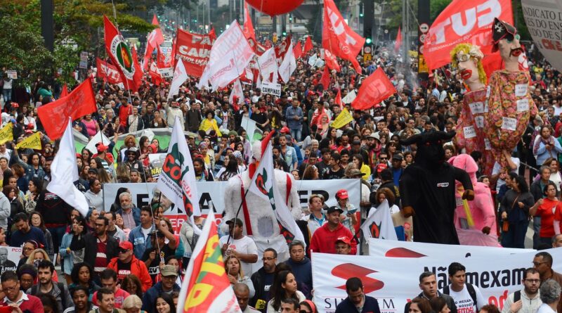 Isenção do IR é vitória dos trabalhadores, dizem centrais sindicais