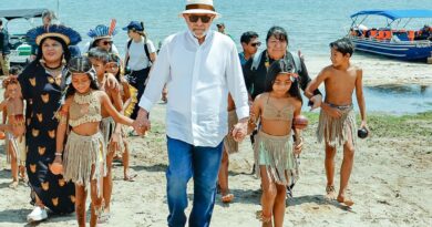 Lula visita aldeia indígena e promete energia para 4,3 mil famílias